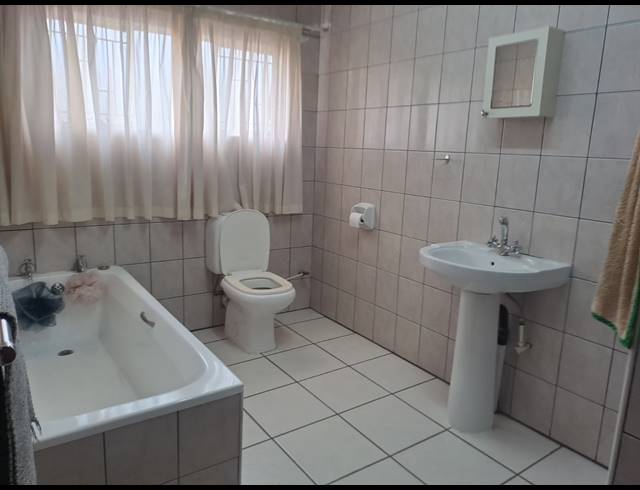 15 BEDROOM HOUSE FOR SALE IN OOS EINDE